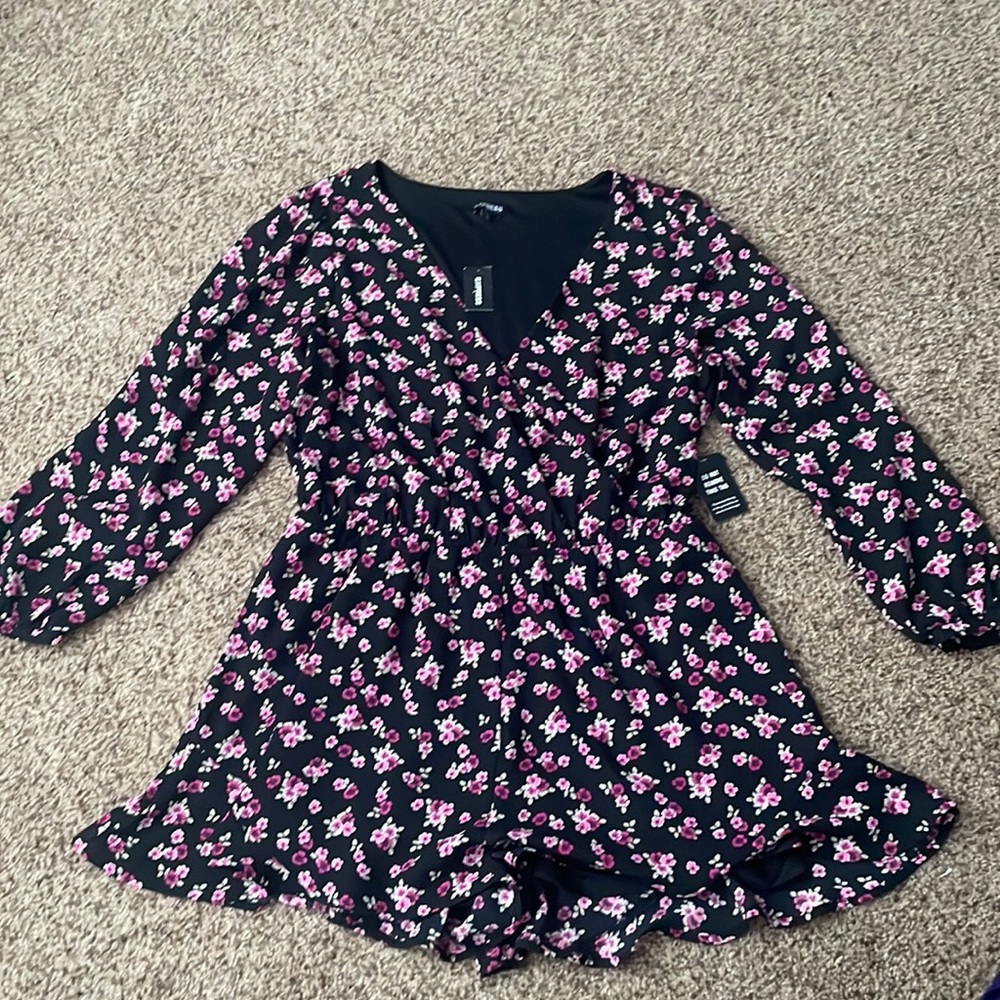 Black with pink Floral Shorts Romper Express size L - Picture 5 of 5